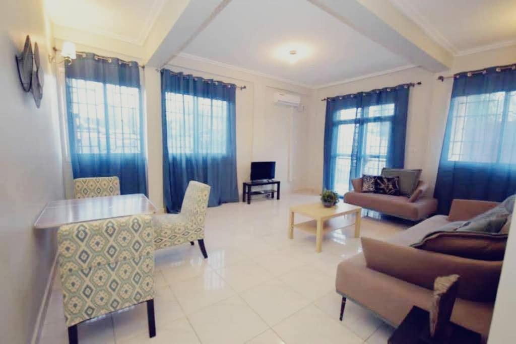 Stone House - Makepe, Douala Apart otel Dış mekan fotoğraf
