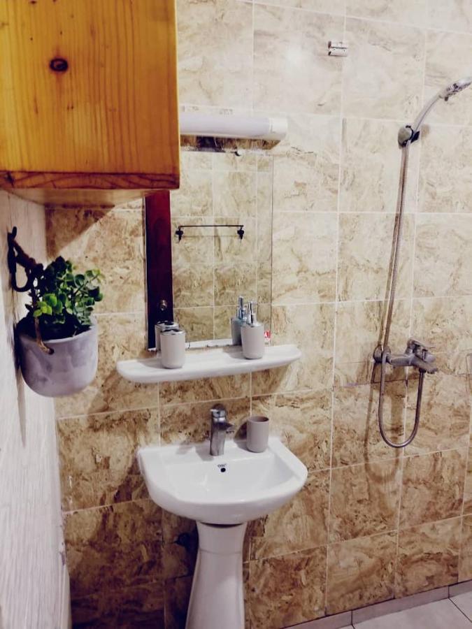 Stone House - Makepe, Douala Apart otel Dış mekan fotoğraf
