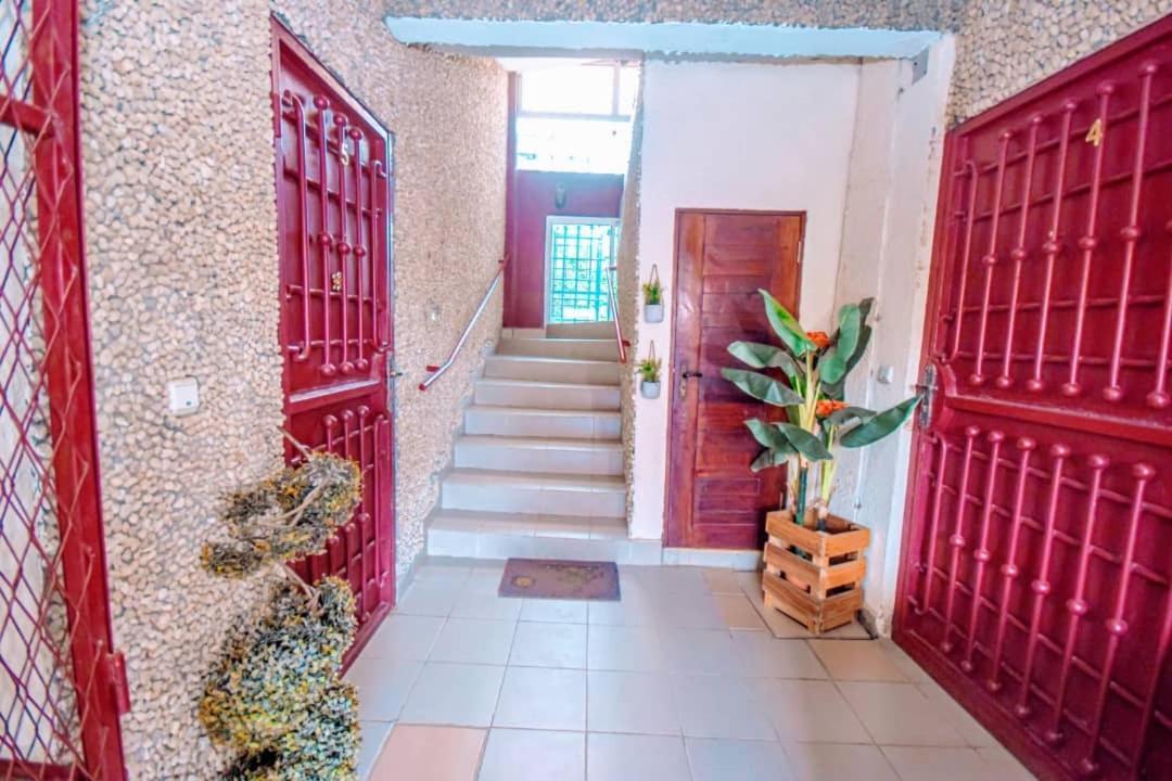Stone House - Makepe, Douala Apart otel Dış mekan fotoğraf