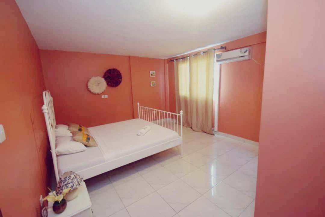 Stone House - Makepe, Douala Apart otel Dış mekan fotoğraf