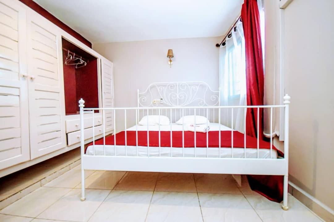 Stone House - Makepe, Douala Apart otel Dış mekan fotoğraf