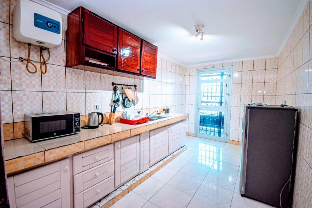 Stone House - Makepe, Douala Apart otel Dış mekan fotoğraf