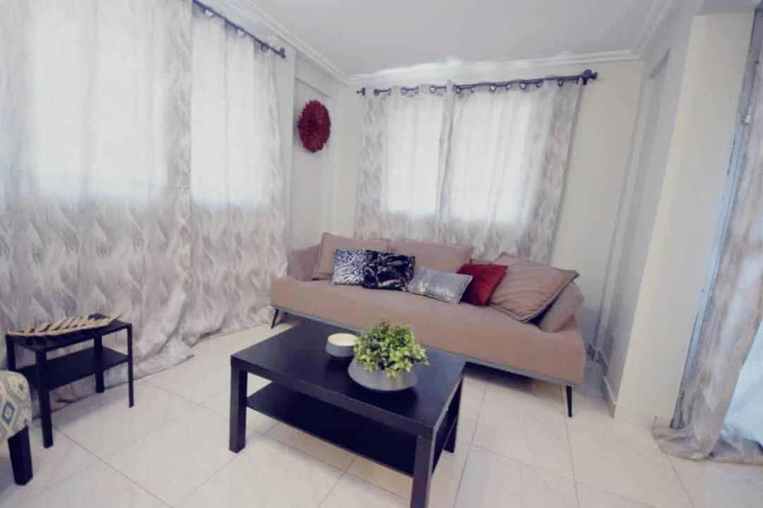 Stone House - Makepe, Douala Apart otel Dış mekan fotoğraf